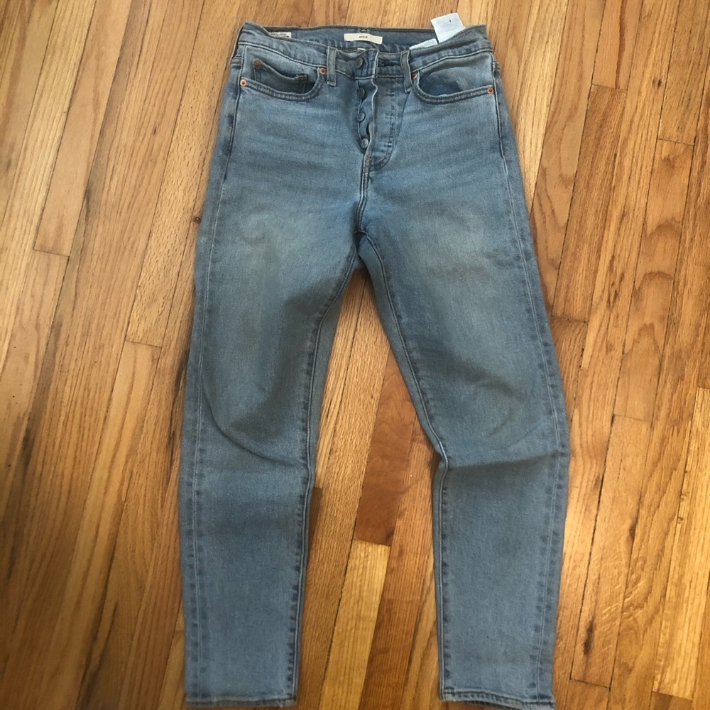 Levi’s wedgie Icon jeans